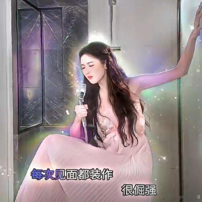 王玉雯看小说看一半喵上了 谁懂啊！王玉雯看《癫，都癫，癫点好啊》直接被拿捏，看一