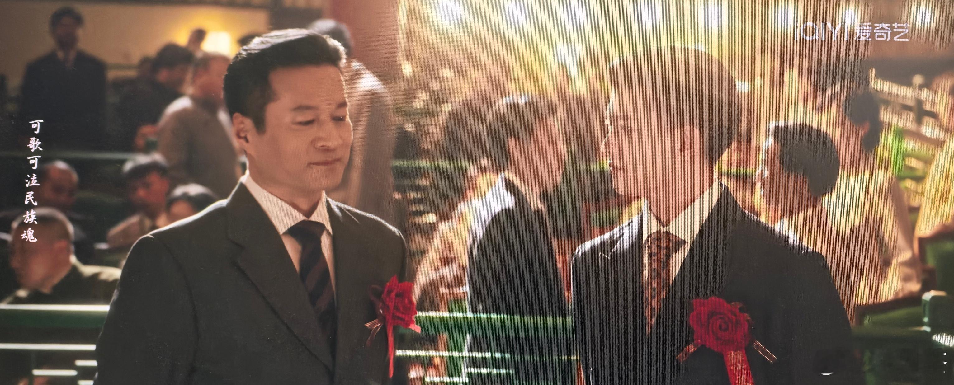 《风与潮》看完了，好戏！那个年代，那个年代的共产党人、有脊梁的人，令人敬佩！ 