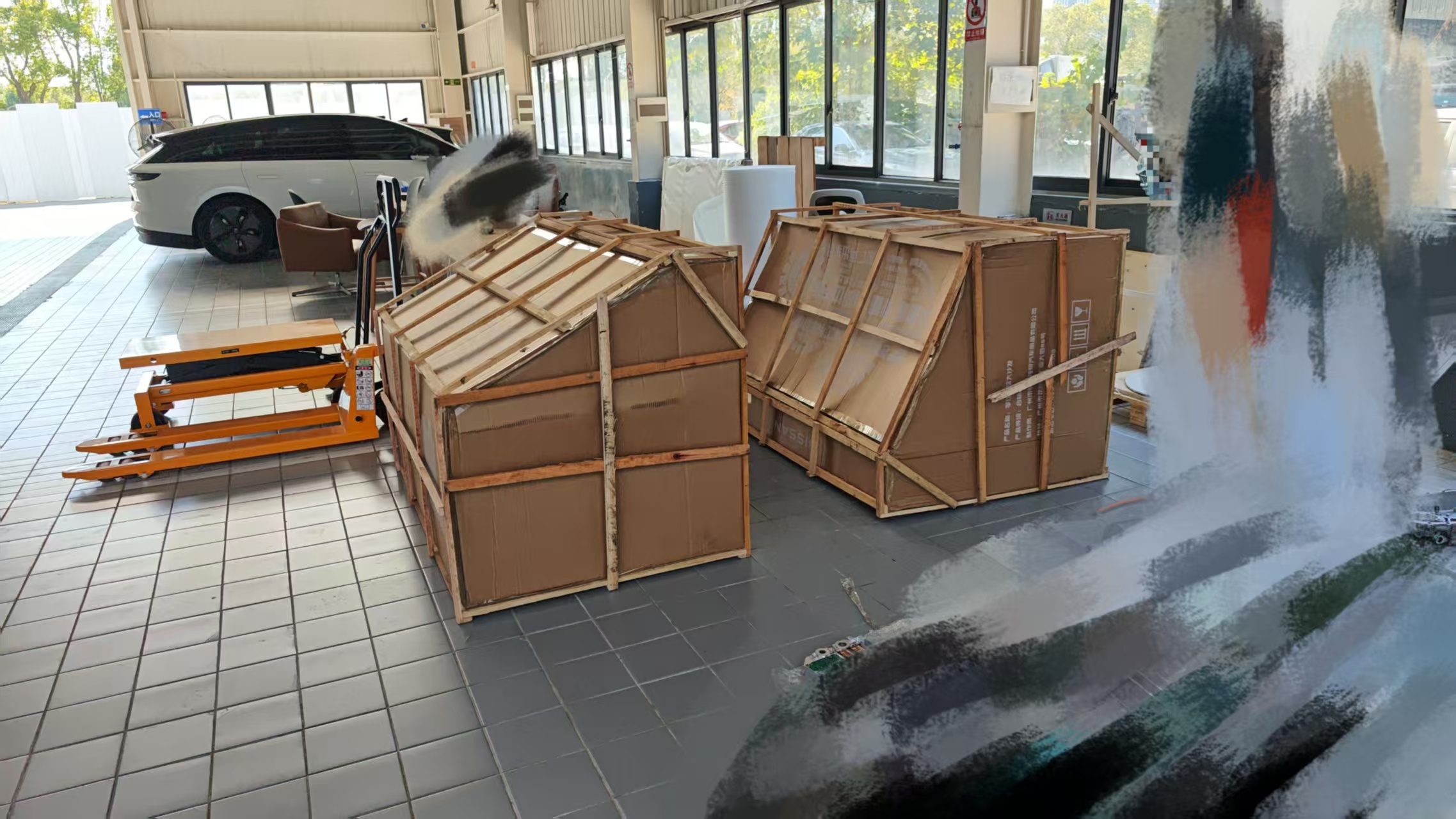 大沙发陆陆续续到货了。安亭车库电影院即将开业，下周给大家拍开箱。 