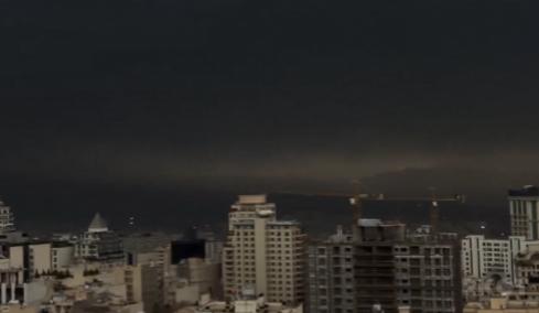 【伊朗指责美国和以色列犯下“环境罪行”——看看这段空袭视频就知道了。 德黑兰方面