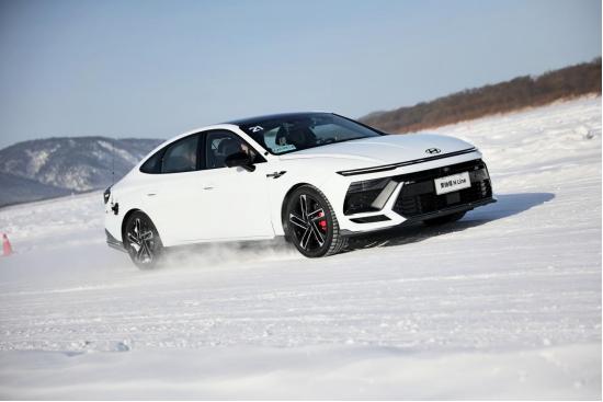 索纳塔，老司机的新宠
在这场中高级轿车市场的“反击战”中，索纳塔以一种老车主也会