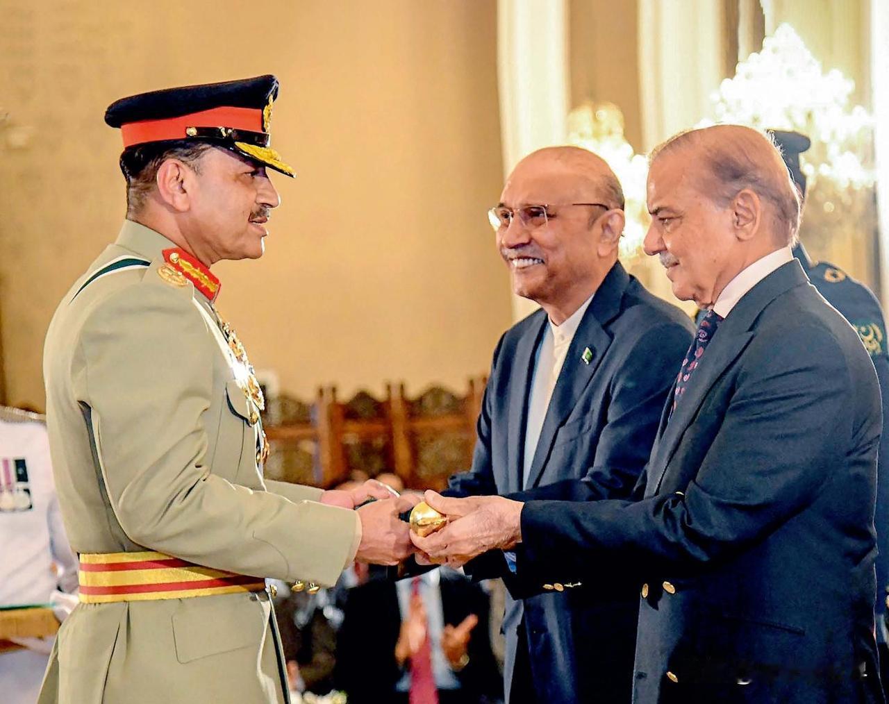 【巴基斯坦总参谋长就美伊谈判举行了闭门磋商】
安卡拉时间2026年4月18日，土