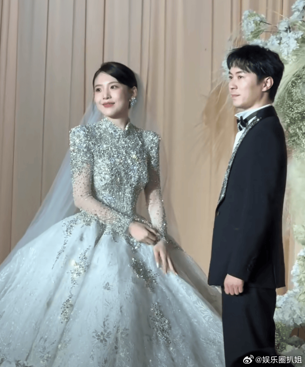章若楠三妹结婚2025年10月22日，章若楠三妹章芊意在温州老家举办婚礼。章若楠