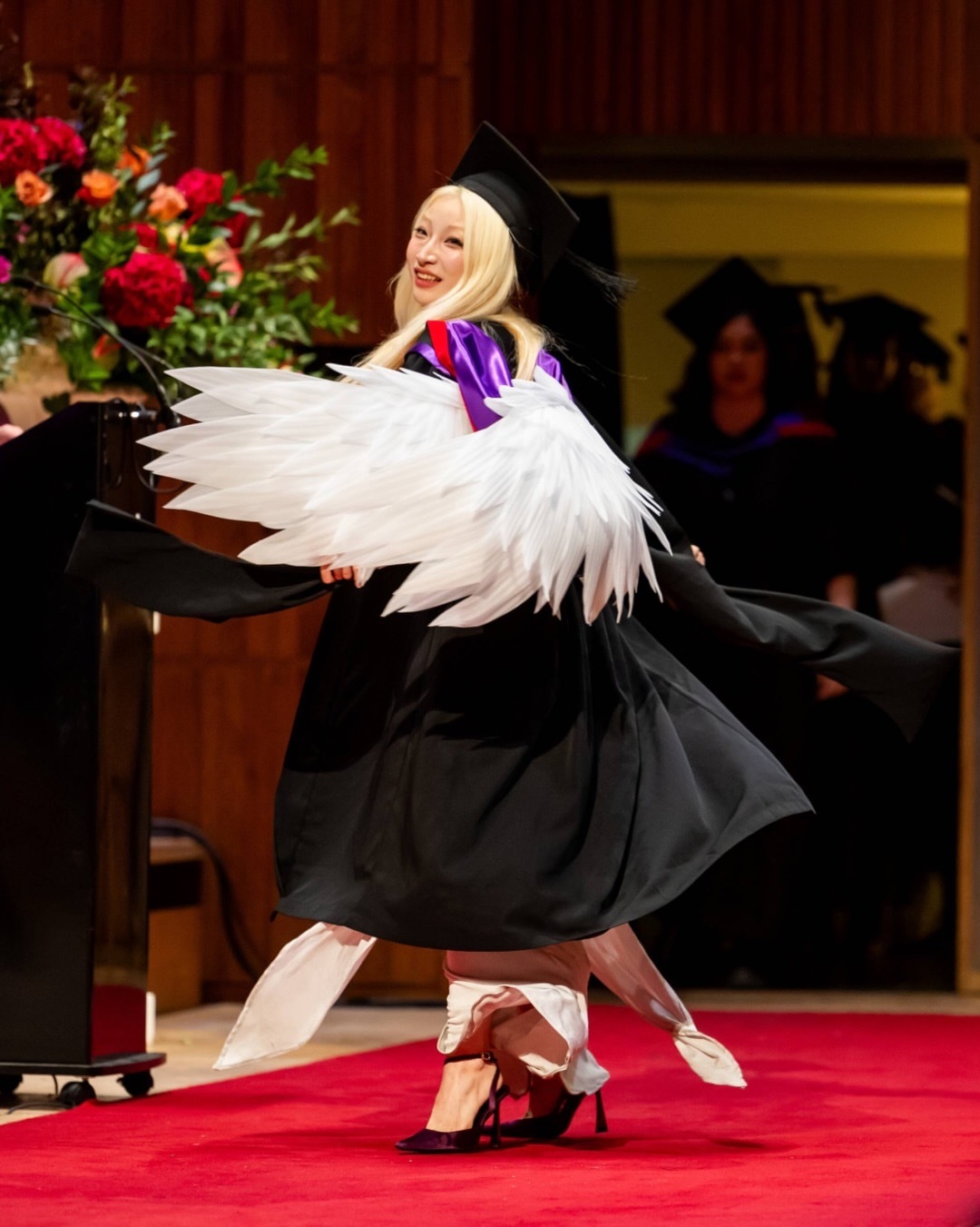 中央圣马丁的学生连毕业服也要搞创意🎓！ 