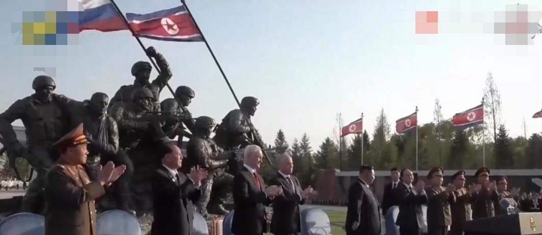 情难禁！俄高层跪祭朝阵亡士兵！这一跪跪出了朝俄两国的铁杆友谊和真挚情感！跪出了俄