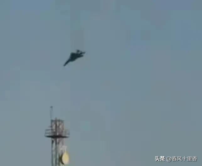 中东局势乱成一锅粥，这不，美军一架F - 15重型战机在科威特上空被击落。两名飞