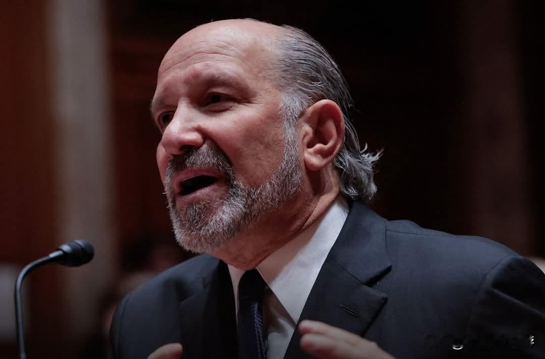 美国商务部长卢特尼克周二在参议院听证会上试图淡化自己与爱泼斯坦的关系，尽管他承认