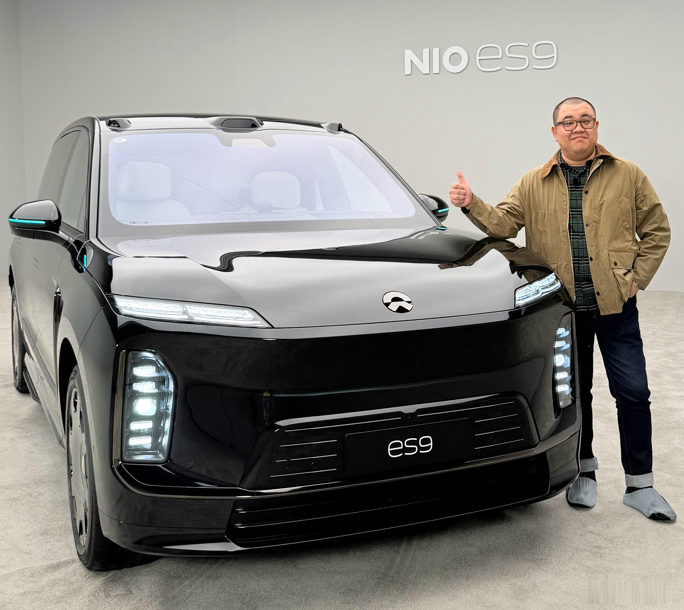 蔚来的这套设计别说国内了，放全球都是顶级水准，并且这种原创又好看的浓眉大眼车，市