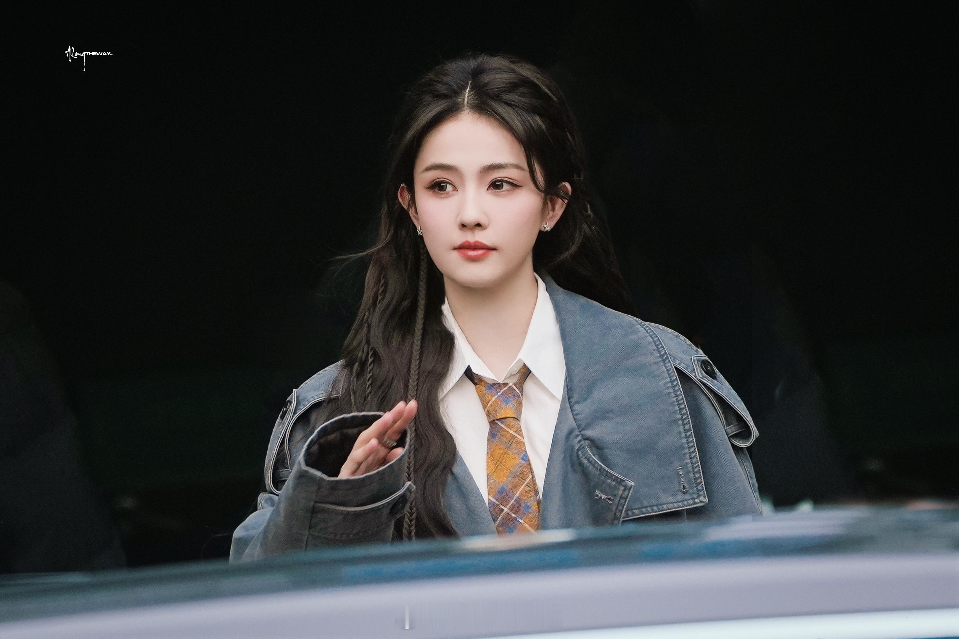 白鹿宇宙闪烁请注意录制路透图来了呀！🍍真的好美呀！白鹿上车喽 白鹿新综录制