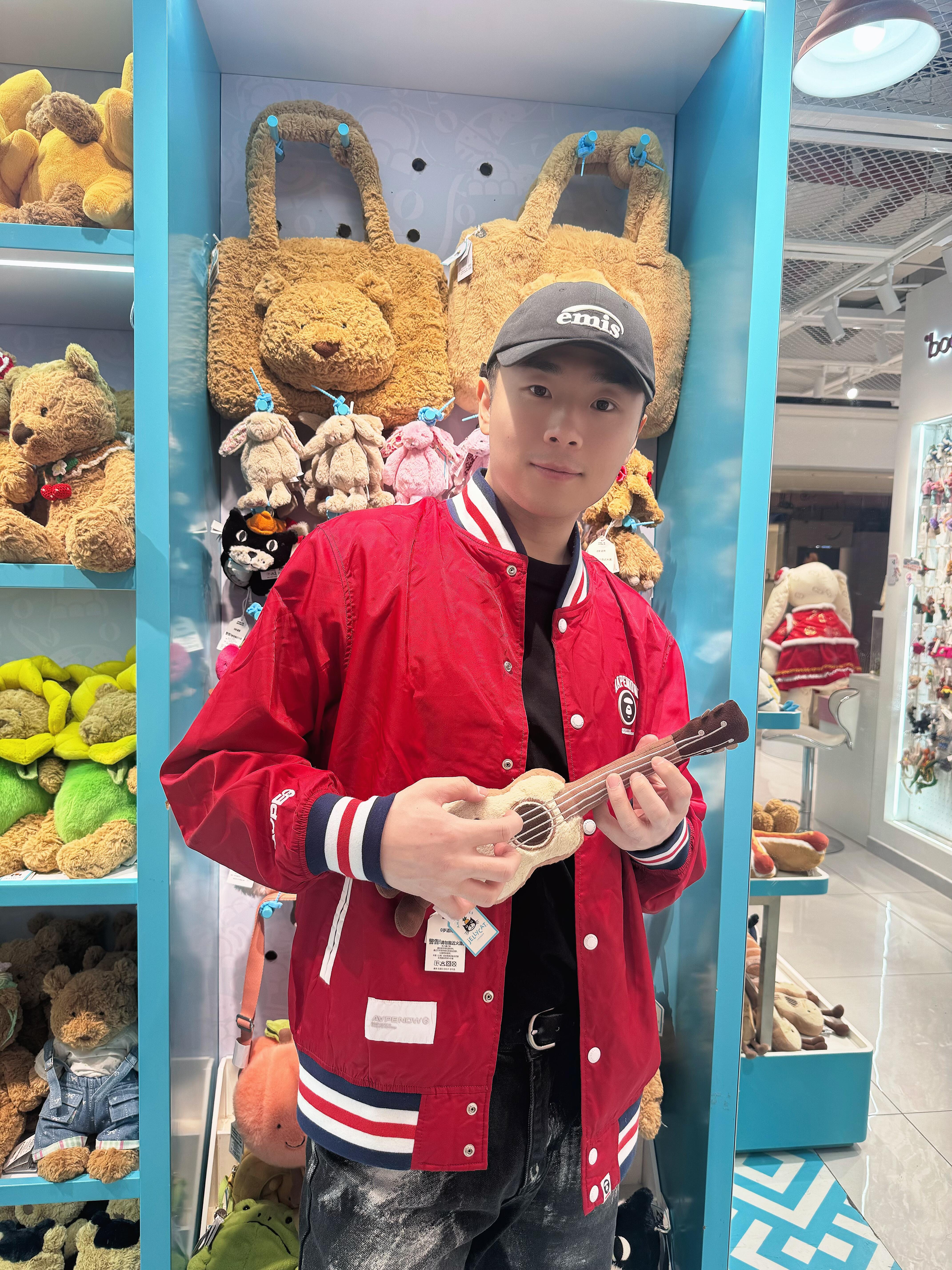 张九南:放假结束，要上班啦。 