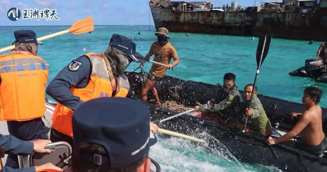 菲律宾冲撞攻击我海警现场画面据外交部网站消息，7月21日，外交部边海司负责人就菲