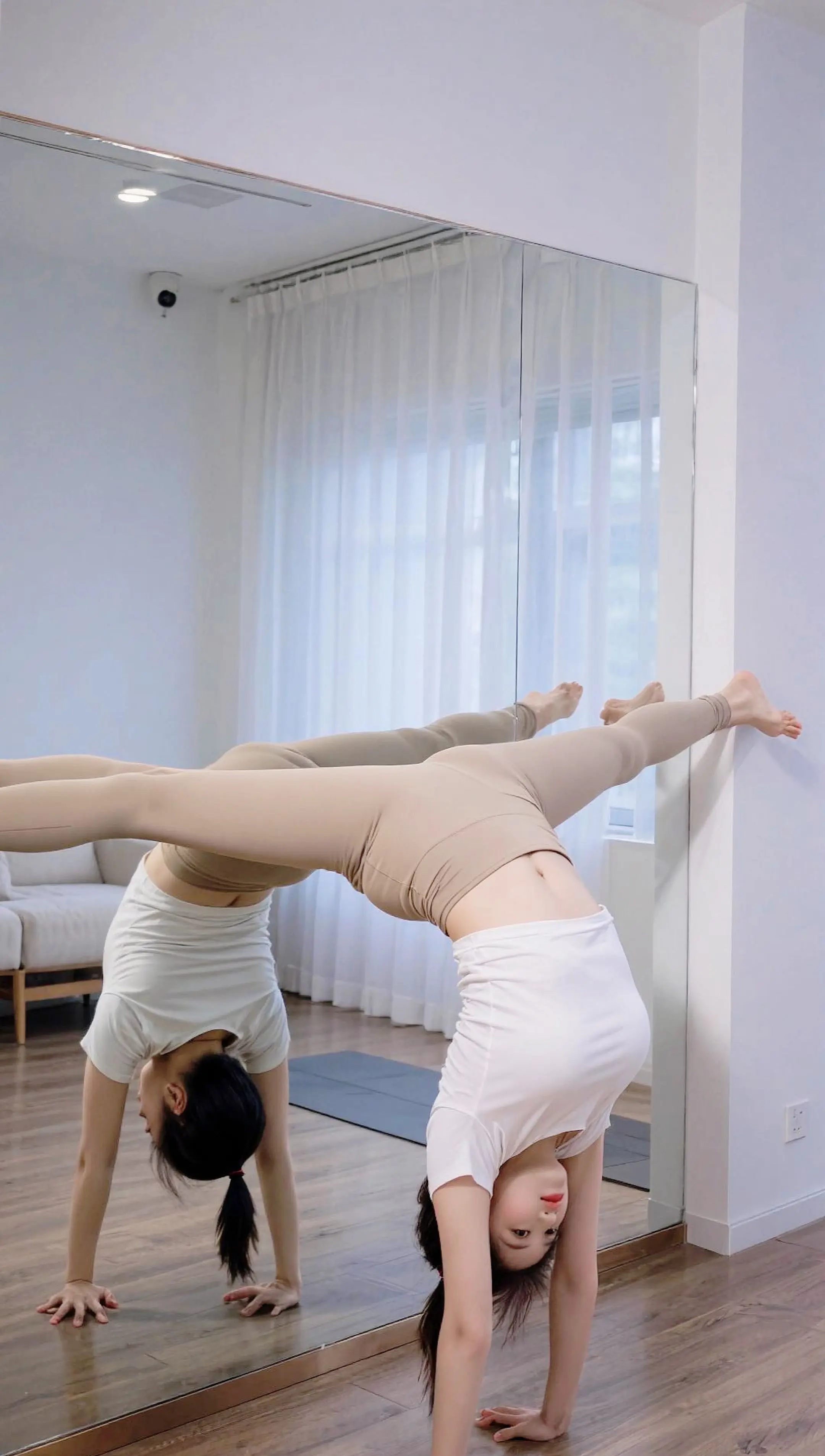 AI简约瑜伽照 随变ai随便玩 上热门二创计划伙伴计划