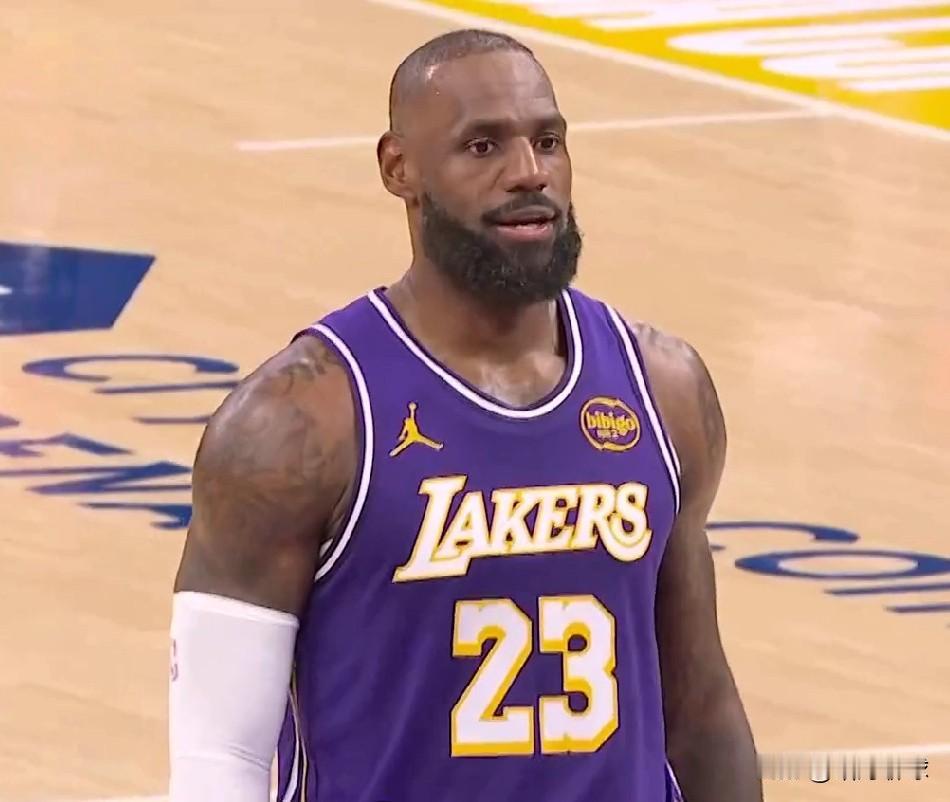 4胜3负！！！
湖人连续8个主场的比赛已经结束7场。
89-111惨败凯尔特人，