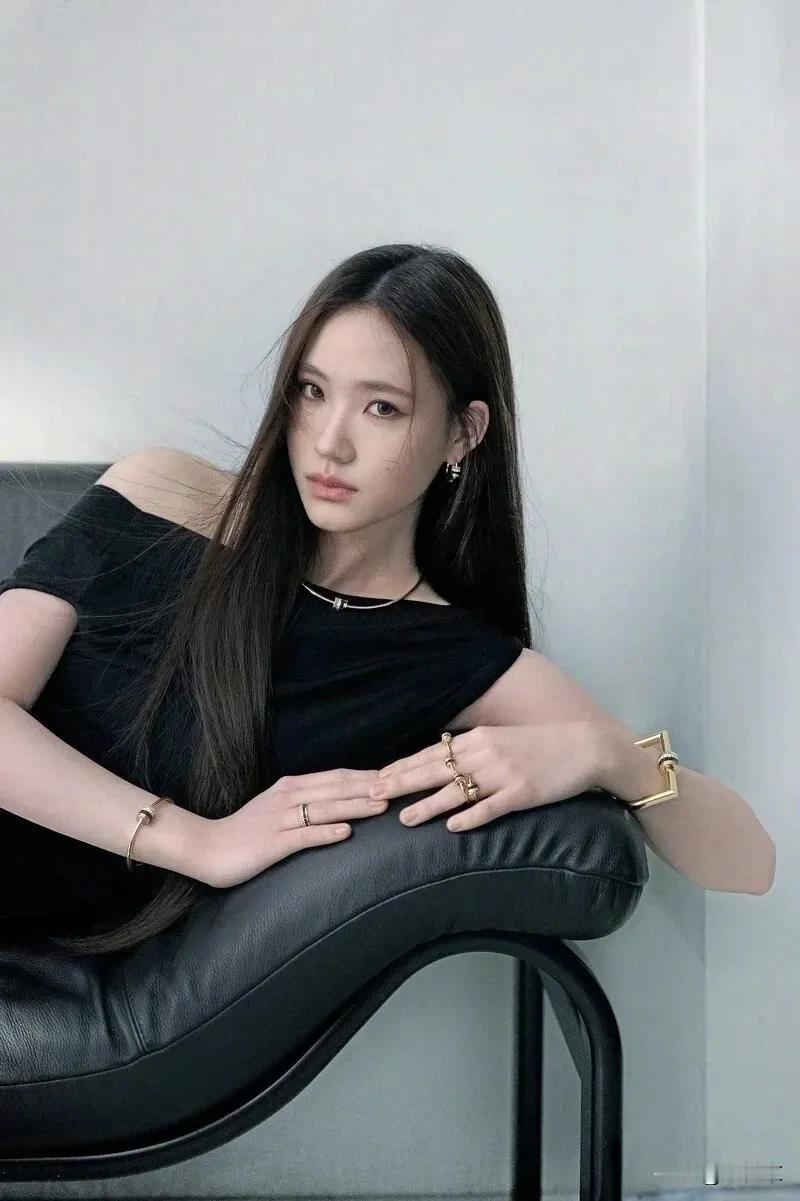 一提到小S家的女儿，那热度可不比明星差！最近，小S二女儿Lily（许韶恩）接受杂