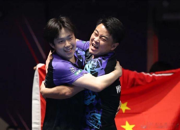 王皓回应王楚钦伦敦10战全胜王皓回应王楚钦成为男队队长🏓️在伦敦世乒赛队内总结