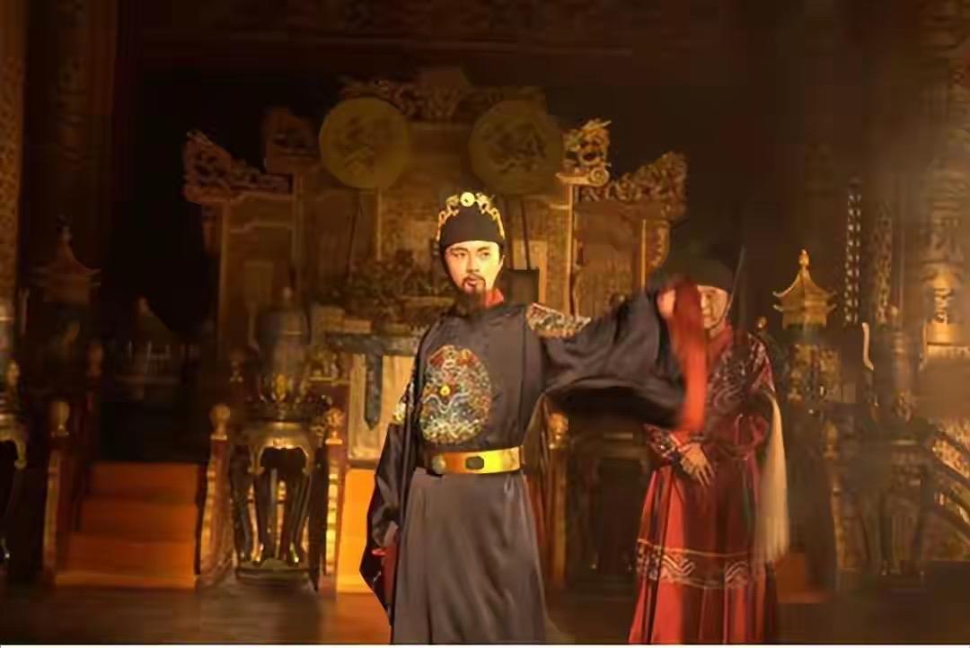 如何评价明世宗嘉靖帝朱厚熜？

嘉靖对明朝的影响非常大。

第一：党争之始。明朝