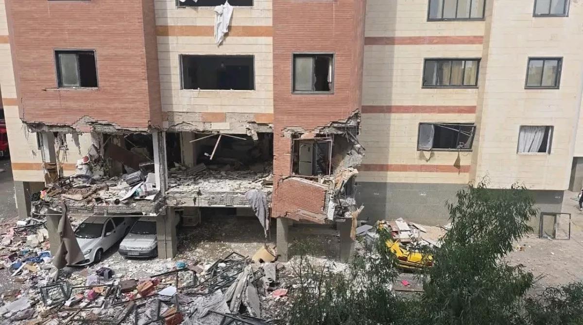 俄媒报道，当地时间7日，乌军发动的无人机袭击，导致弗拉基米尔州一整栋公寓楼被毁，