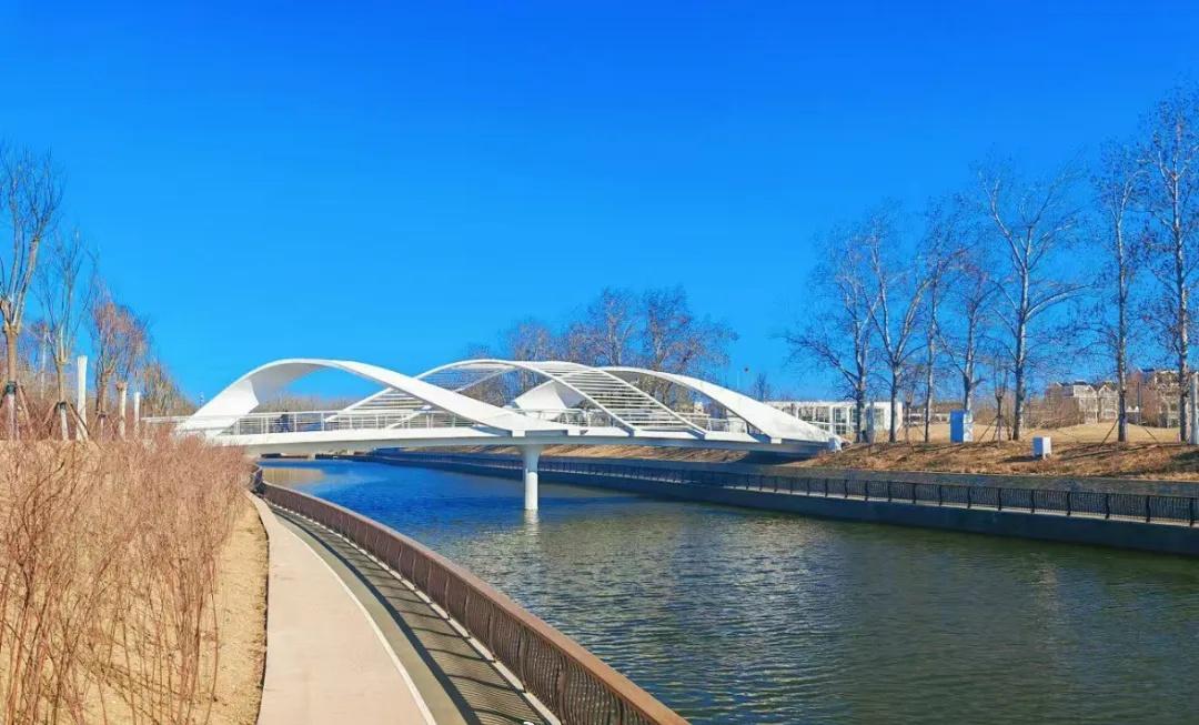 【从排洪河道变“翡翠廊道”，这条河的滨水带正式开放！】靓水、靓桥、靓路、靓岸坡—