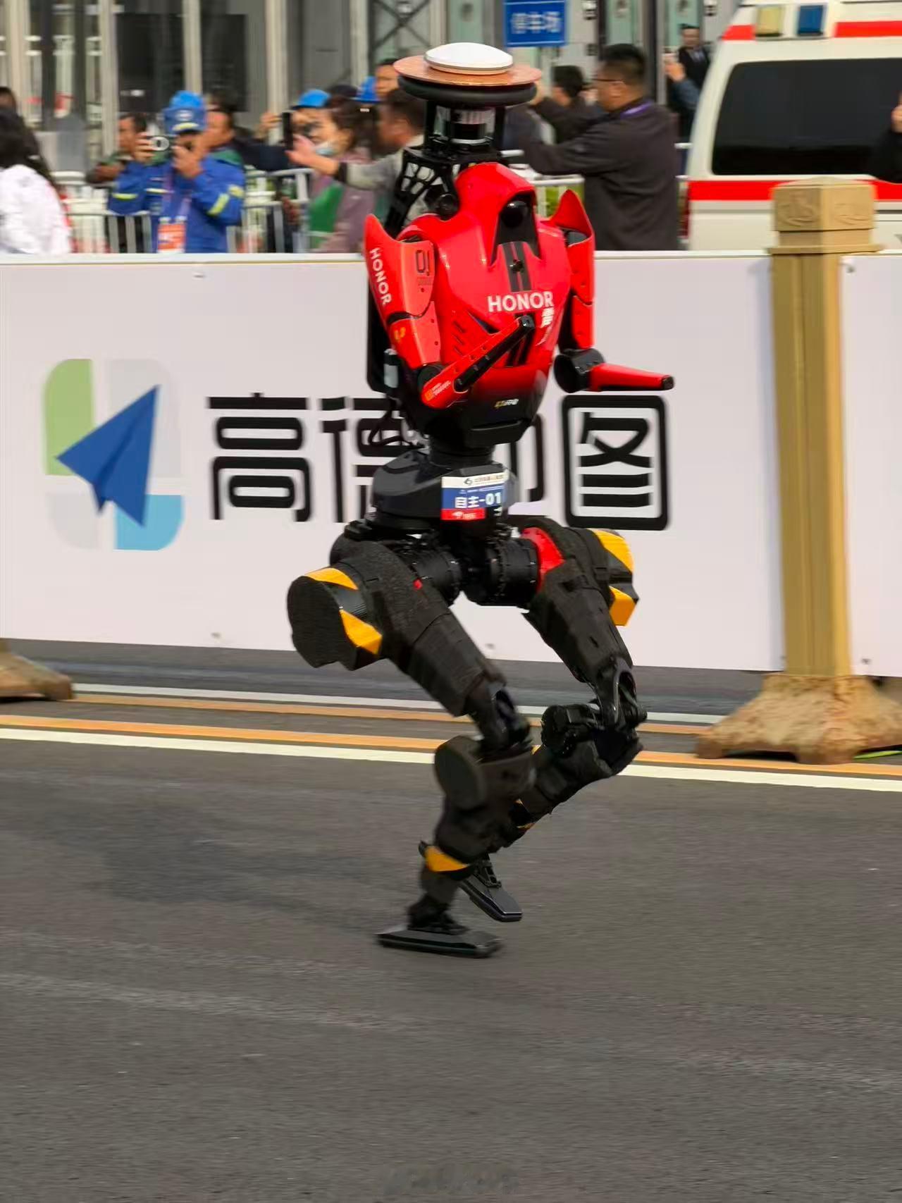 机器人半马冠军出自荣耀今天北京亦庄太热闹了，4月19日，2026北京亦庄人形机器