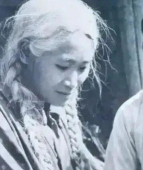 怪不得地主老财一定要得到“白毛女”，这是年近40岁的“白毛女”原型罗昌秀的真实照