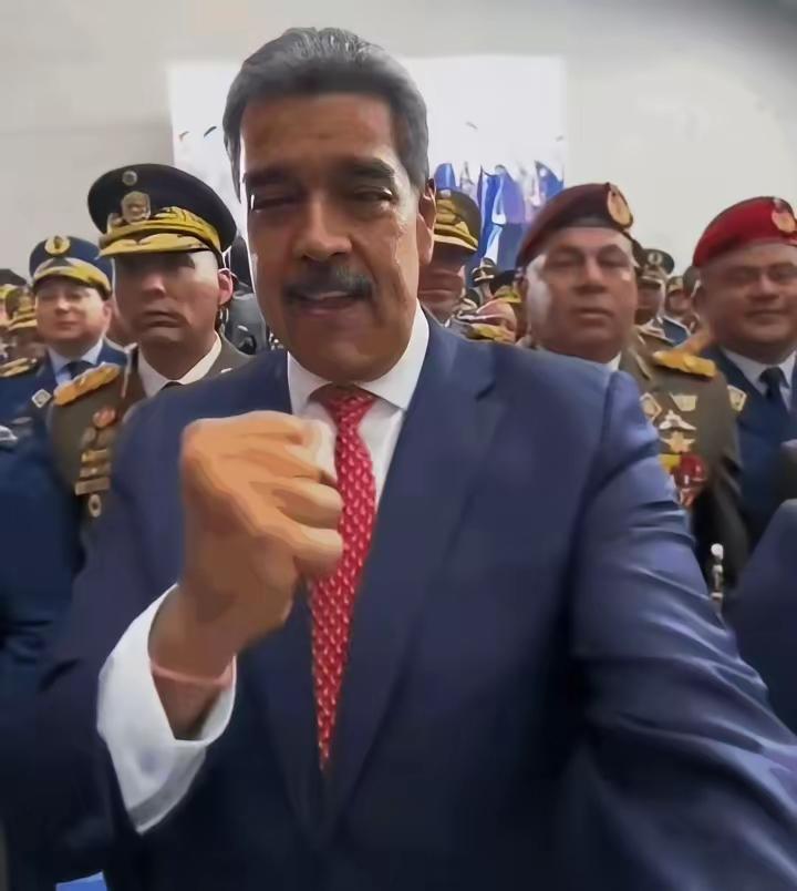 一屋子的将军，金星勋章挂满身，口号喊得这么响亮，一把鼻涕一把泪的表忠心

一屋子