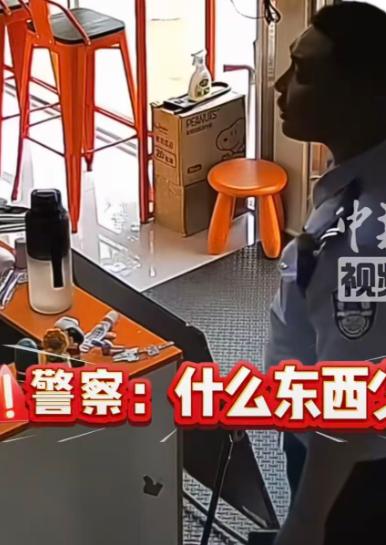小偷都上门指认现场，店主还没发现自己店里丢了东西。

6 月 12 日，当地民警