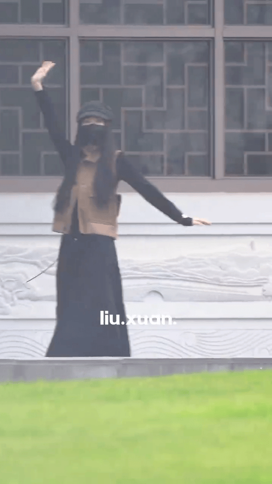 虞书欣萌的呀~转圈圈~ 