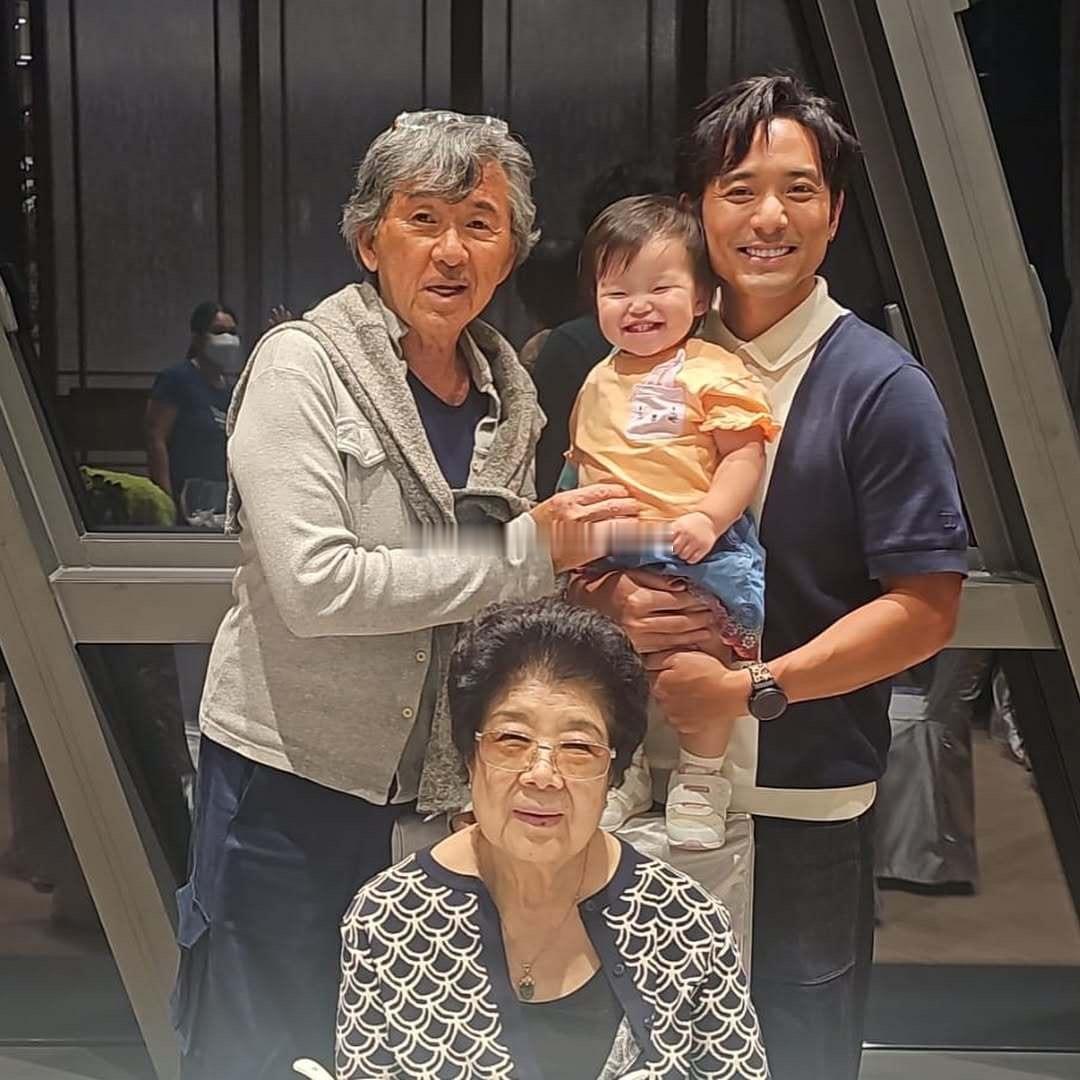 叶倩文林子祥一家人庆祝父亲节 ​​​