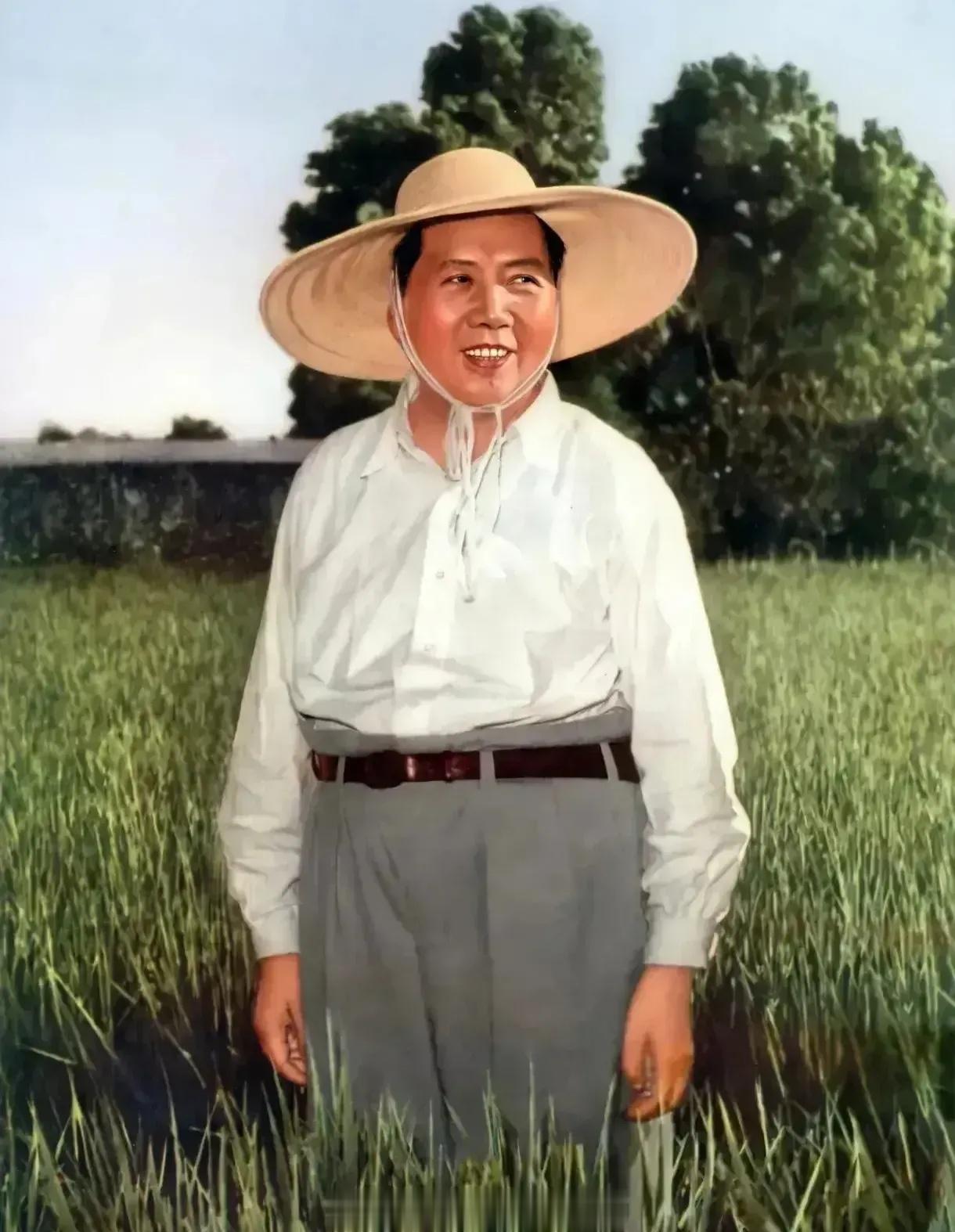 人民救星毛泽东颂[鲜花][鲜花][鲜花]人心向背看韶山，民族伟人毛委员。救党救国