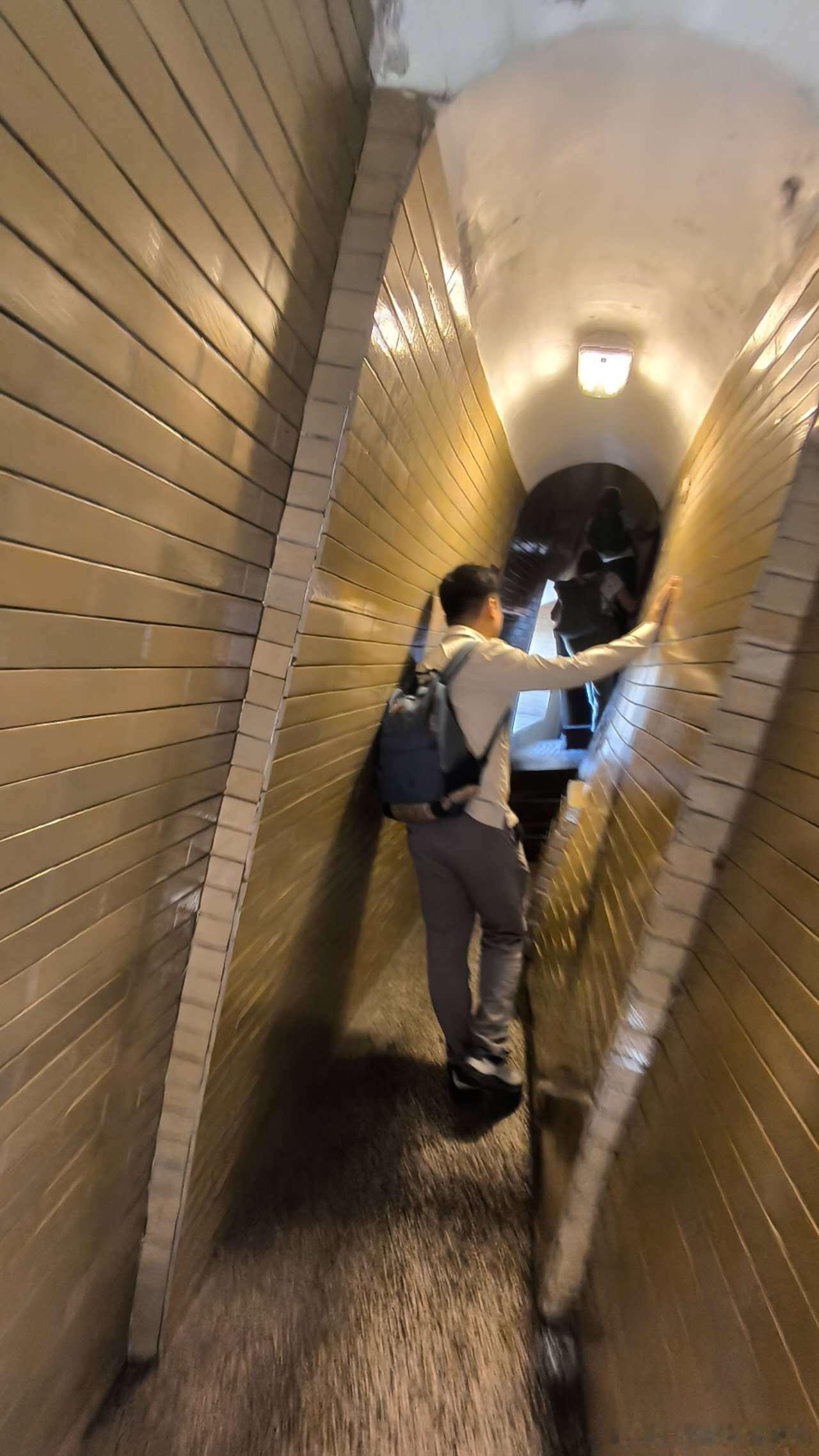 近年来最累的经历之一，徒手爬到了圣彼得大教堂的穹顶上面，500多级台阶放一边，您