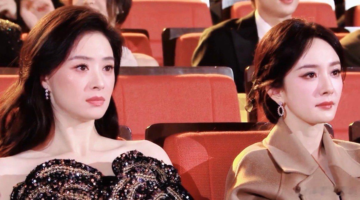 蒋欣杨幂两位妈咪同框杨幂蒋欣两位妈咪杨幂蒋欣两位妈咪，咪美，[挤眼][挤眼] ​