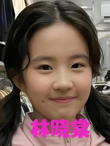 2022年，一女孩在深圳的流水线上辛苦劳作，每个月仅有两千块钱的微薄收入。每天，