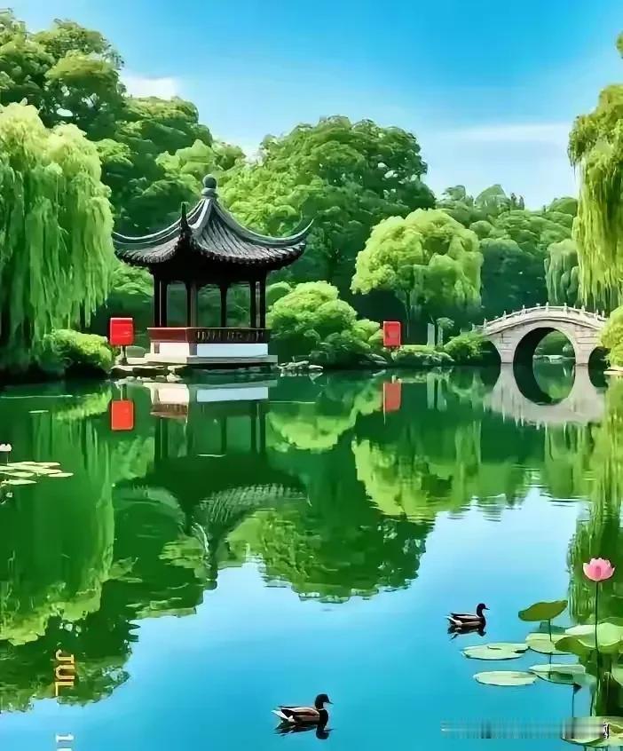 上联:花枝舒展童颜笑
下联:柳丝摇曳稚子歌
横批:欢歌笑语