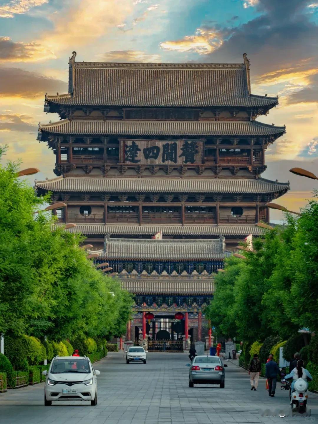满江红·和平尊
（2025年5月8日）
铸鼎承平，景泰色、长明如血。蟠螭舞，凤衔