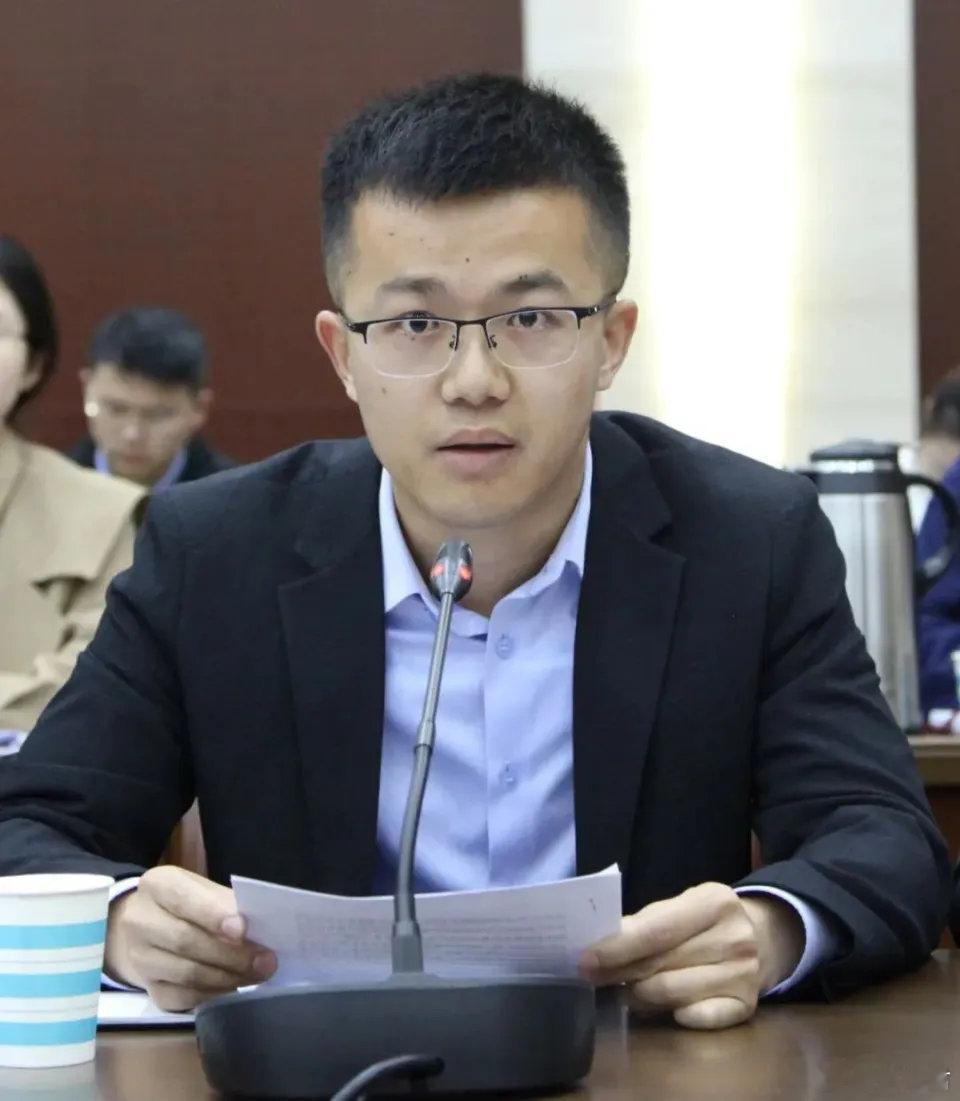 【 90后北大选调生拟任乡镇党委正职 ，3年前曾破格提拔】据澎湃新闻：11月30