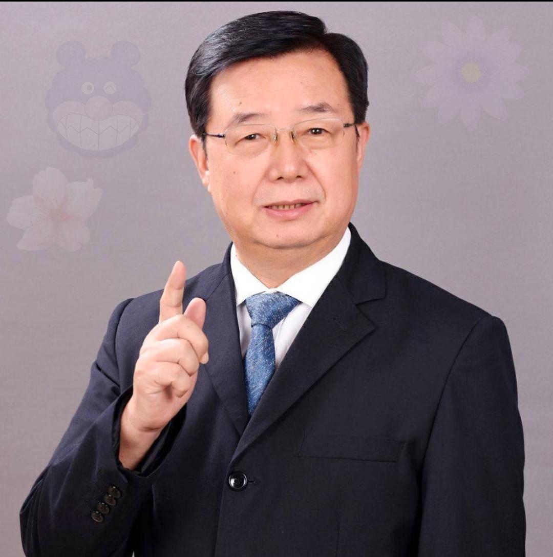 看了汤家凤老师深夜的犀利炮轰，心里那股积压已久的火终于被点着了。

美院，本该是