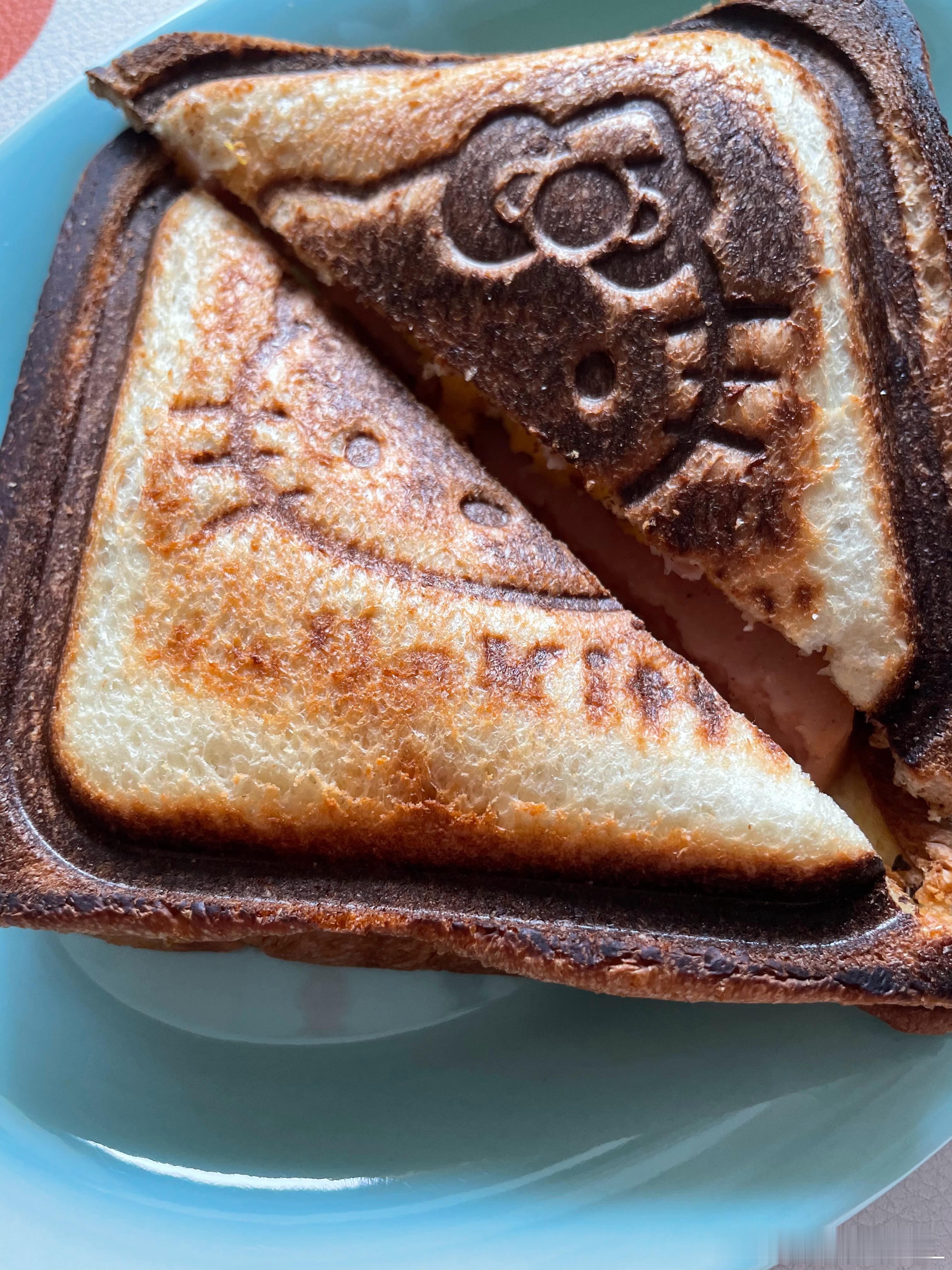 吃个三明治🥪 