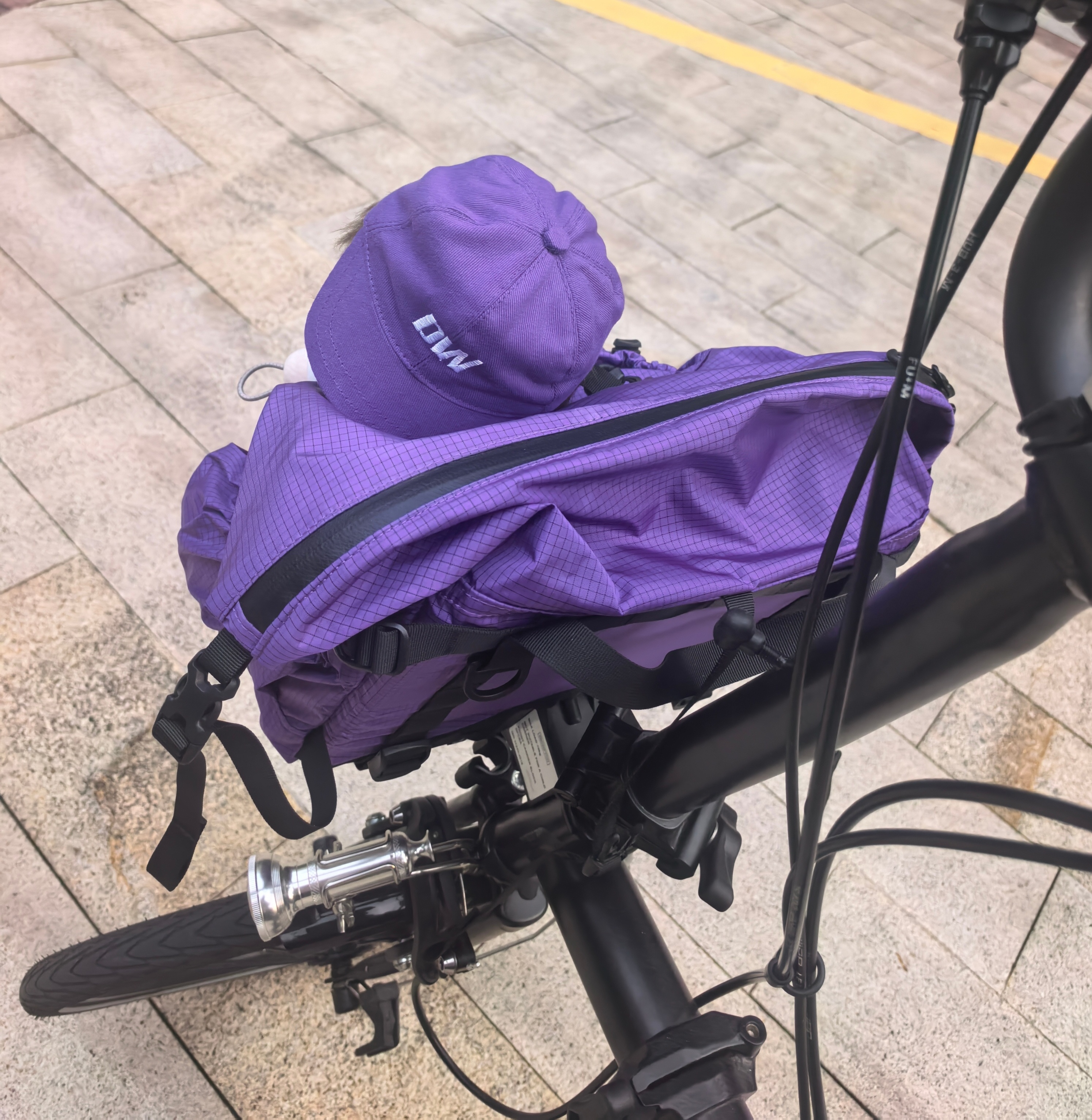 带oi出门骑了两小时车，吃了一堆糖油混合物，回来就有百妖谱路透饭吃 真不错，开心