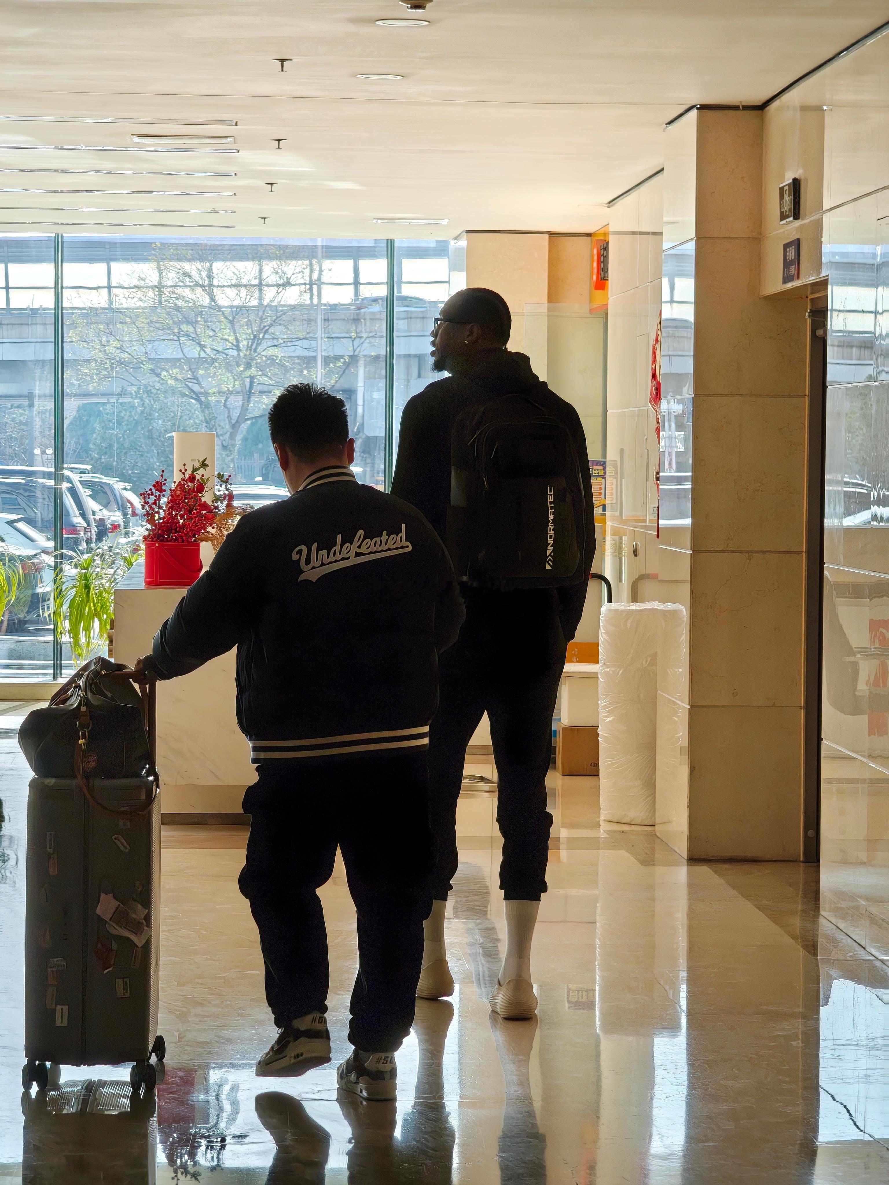 北京首钢北京男篮 首钢男篮🏀第四外援马帝昂与球队汇合。……📷 