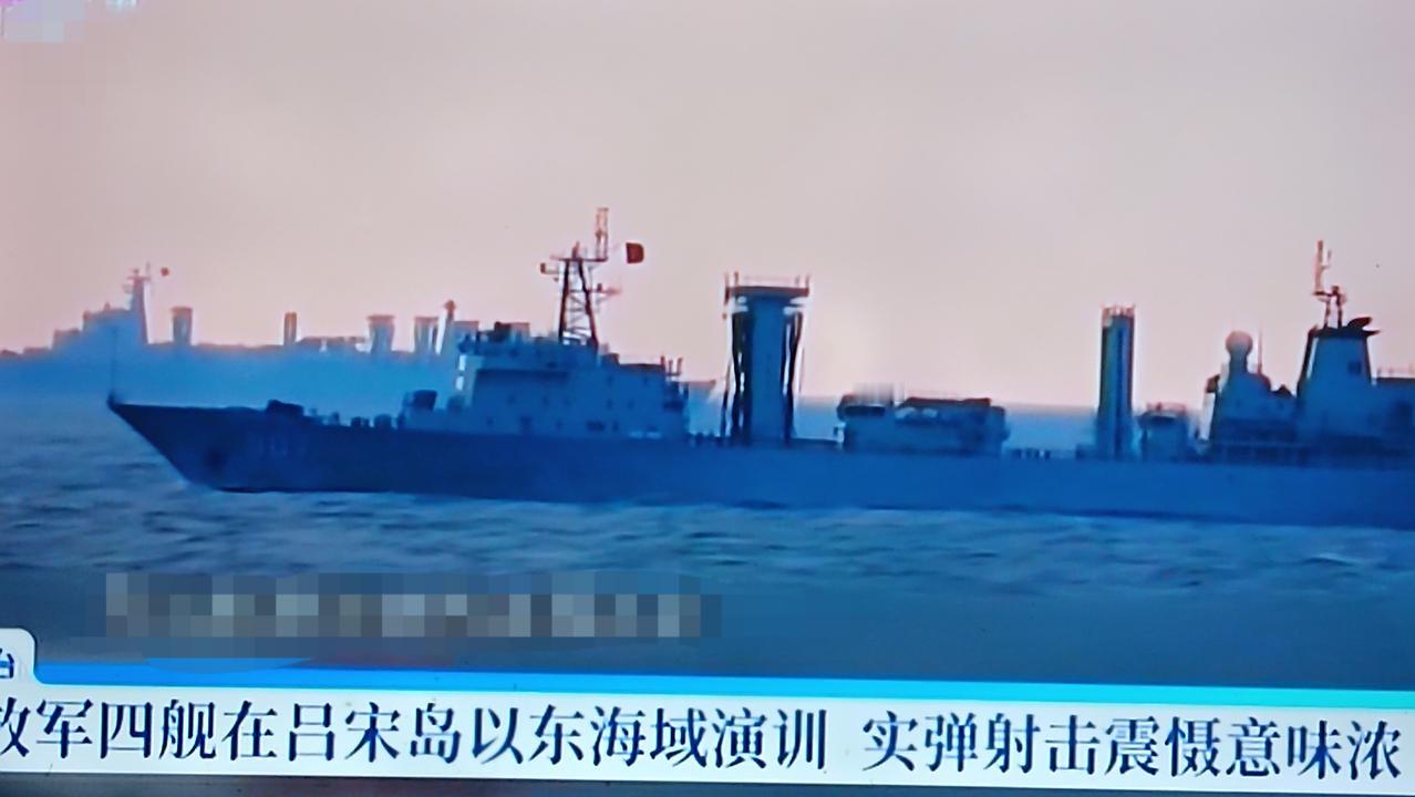 这艘排水量2万吨左右，舷号893的“乌仑古湖”号综合补给舰，对于活跃在西太平洋或