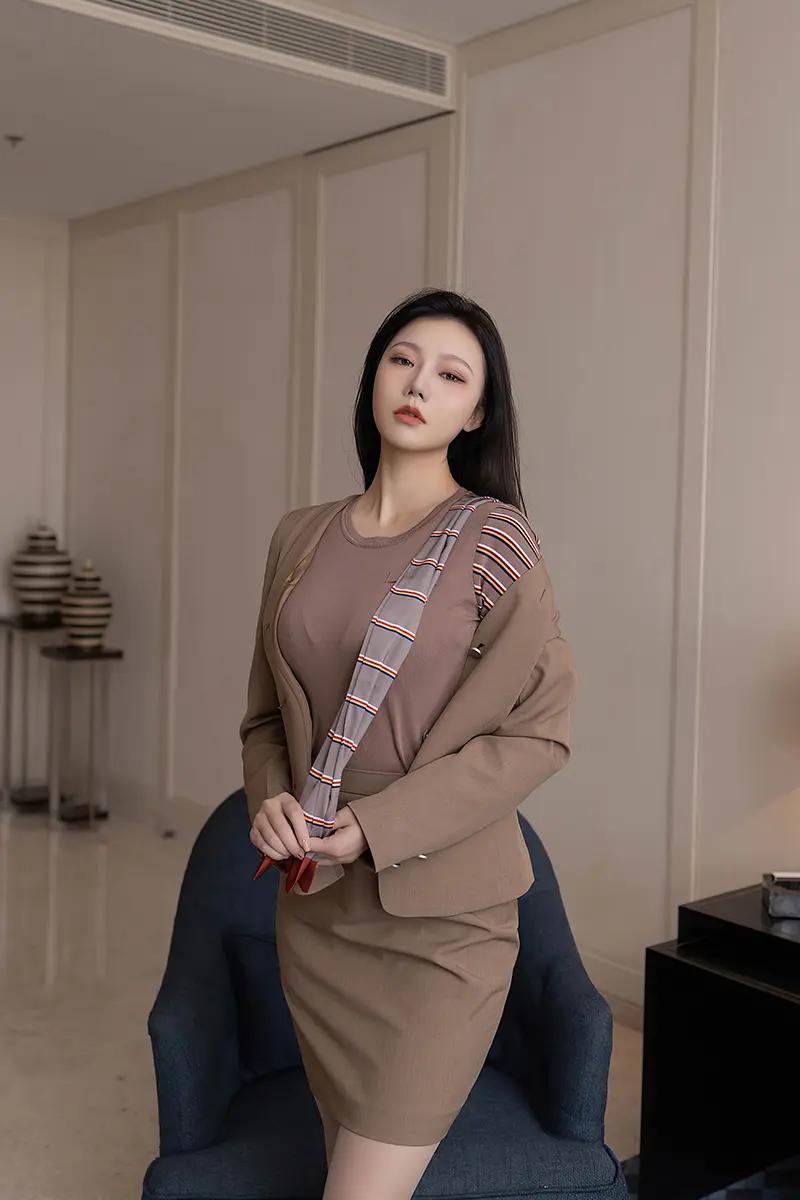 美女写真 | 温柔绝色玲珑柔躯万般温柔。美女写真 职场穿搭