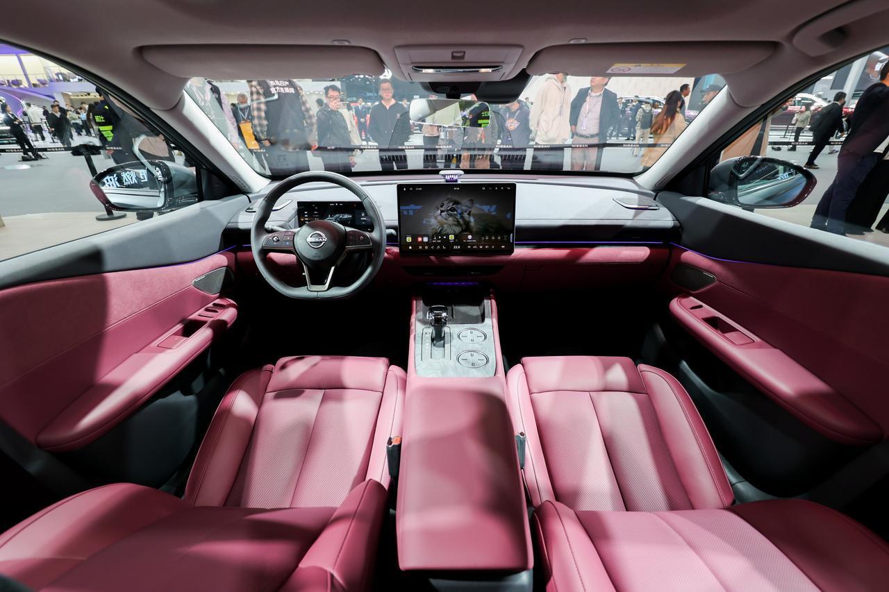 虽然这两年新能源车很火，但是还有很多人会选择燃油车，我国市场也还有3亿油车用户。