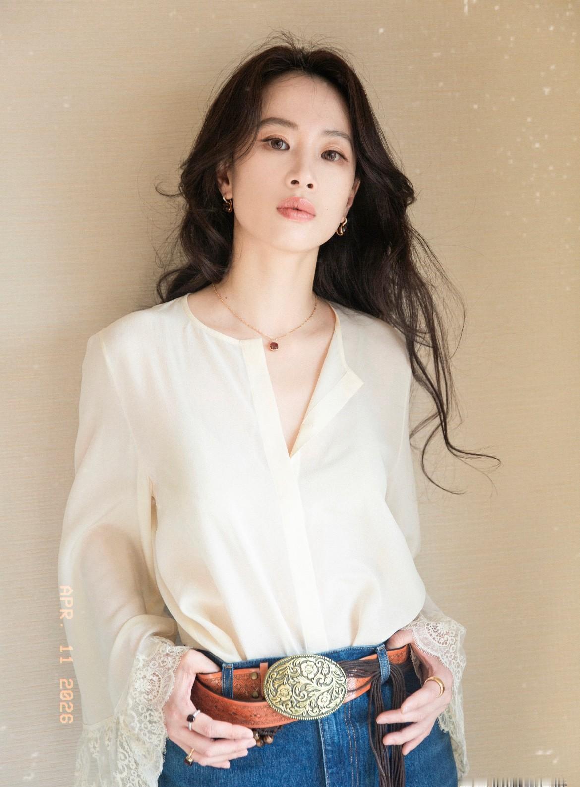 一线女星李梦，放弃千万豪宅，跑到杭州租下一间破旧老房，月租几千块，只为在院子里亲