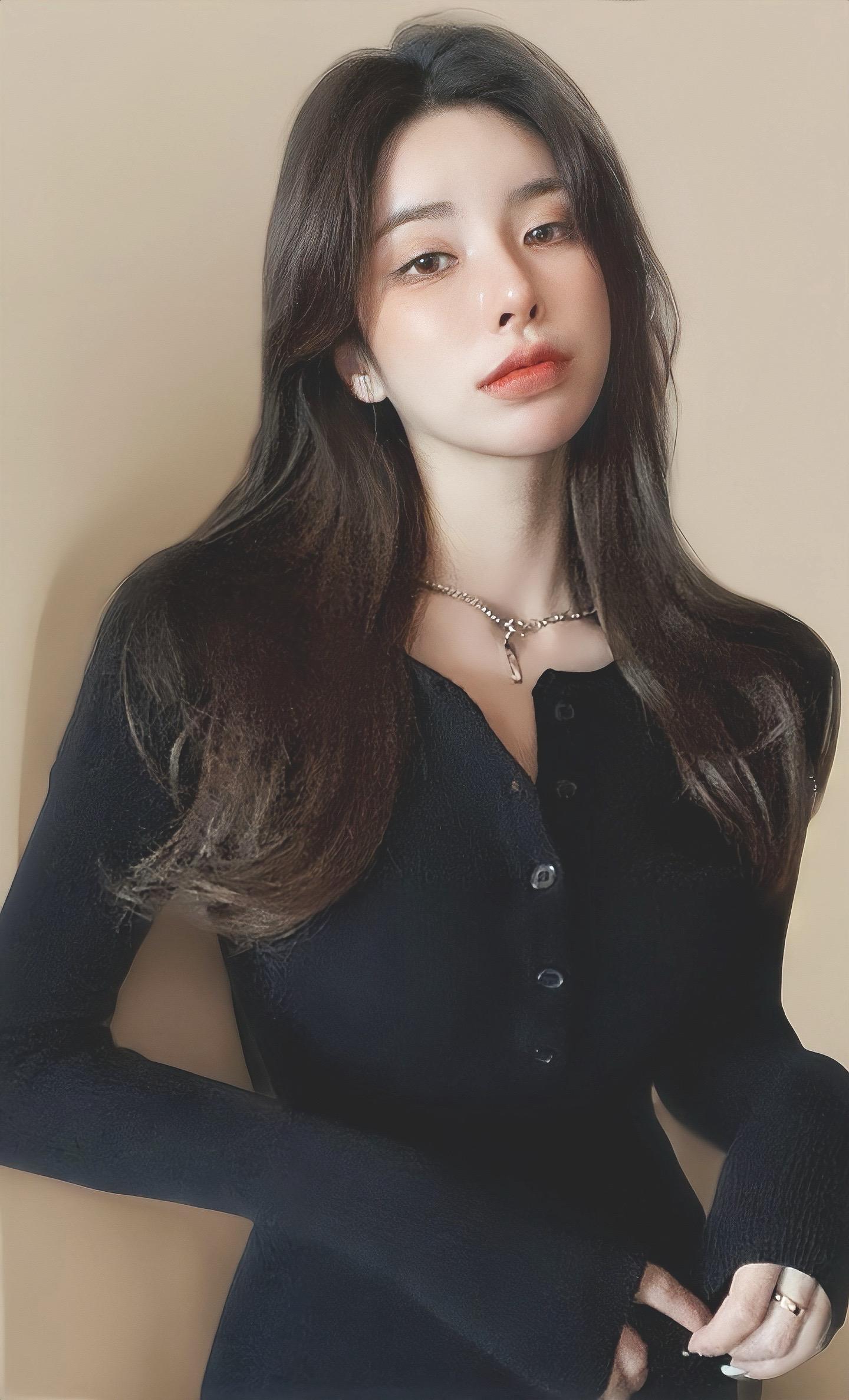冬季内搭针织连衣裙，显瘦又百搭。👗哇塞！姐妹们，发现一款绝绝子的加绒...
