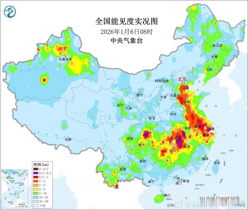 【雾和霾】今晨在长江沿线省市，降水过后湿度大，出现大雾。8时部分站点能见度不足1