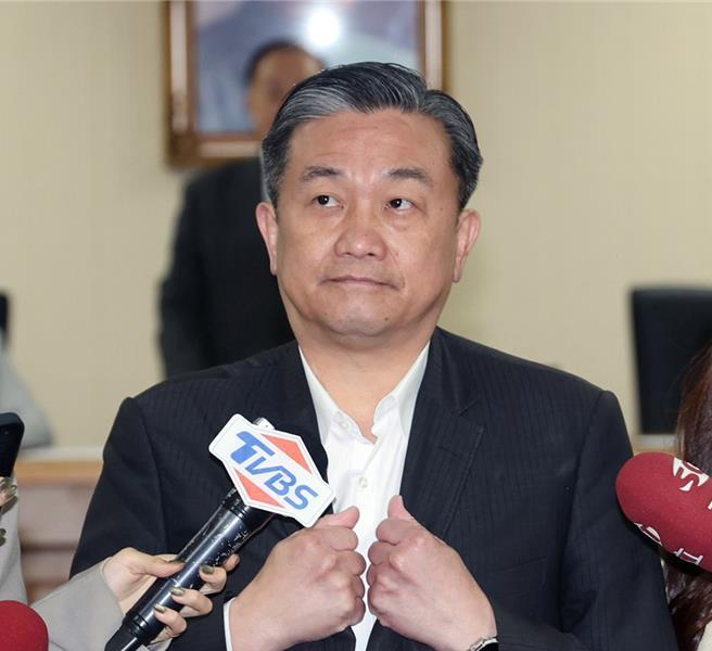 绿委王定宇爆料，曾发生霸凌台日混血役男事件的陆军153旅，今年1月又在军中播放大