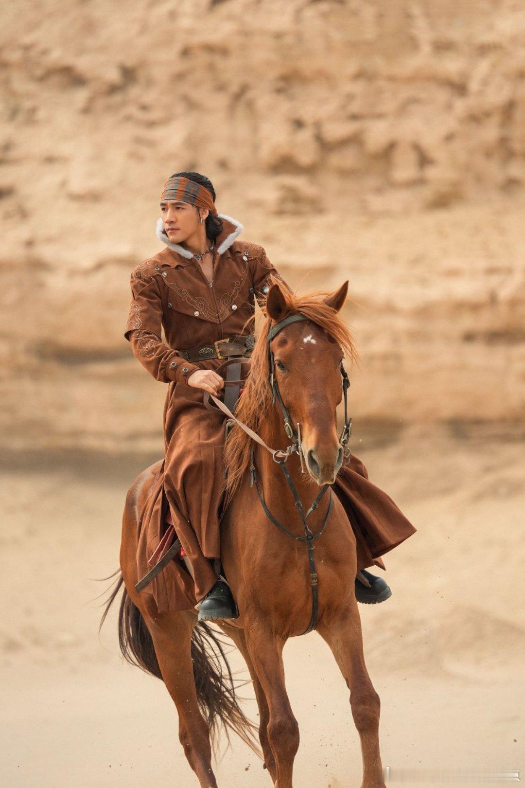 此沙和手游《无畏契约》合作，此沙黑衣造型驰骋大漠，私下玩瓦这件事更加让人感到亲随