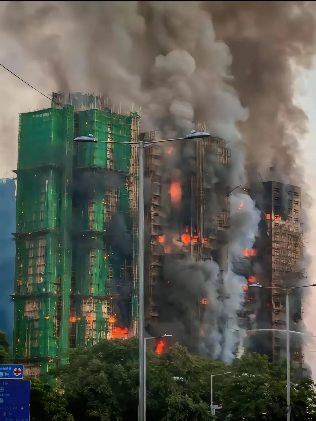香港竹棚火烧连营，该醒醒了
44条命说没就没了，多少家庭一夜间破碎。看着那些烧得