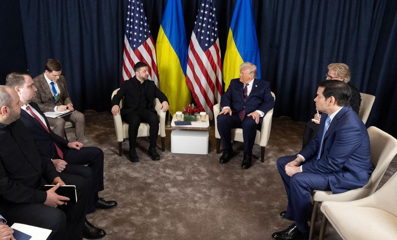 《华尔街日报》撰文称，特朗普核心圈子认为俄罗斯是商业上的“黄金国”，这则消息对乌