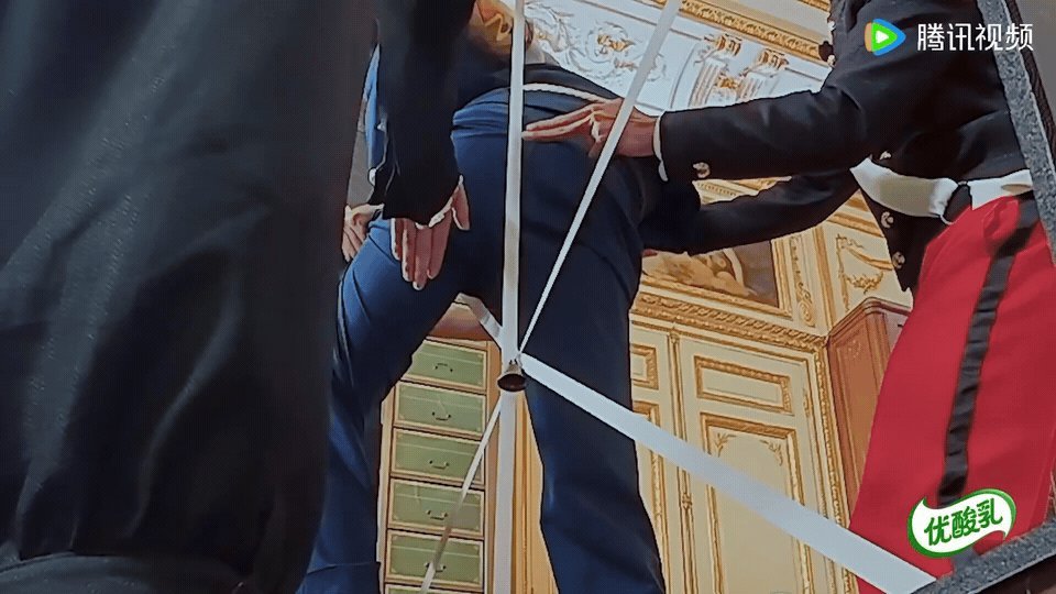 林一吃了身材曼妙的亏了 跨画框挑战状况百出，林一好不容易跨过半截，铃铛意外响了，